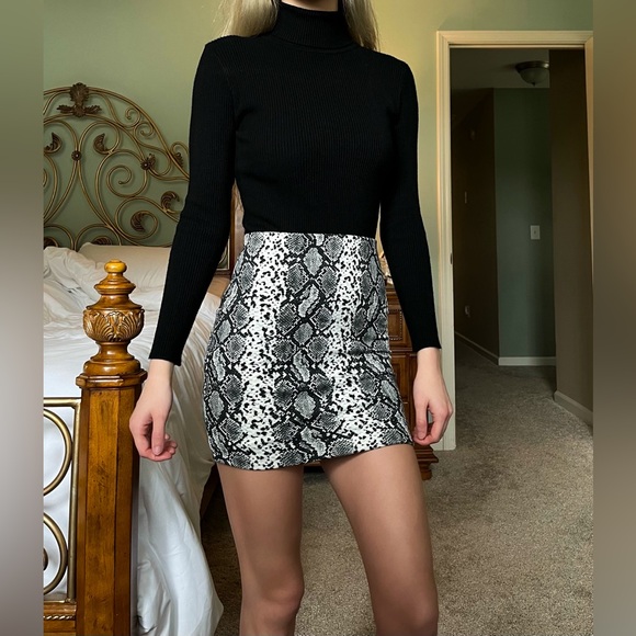 Windsor Fitted Snakeskin Mini Pencil Skirt Size XS - Picture 9 of 11